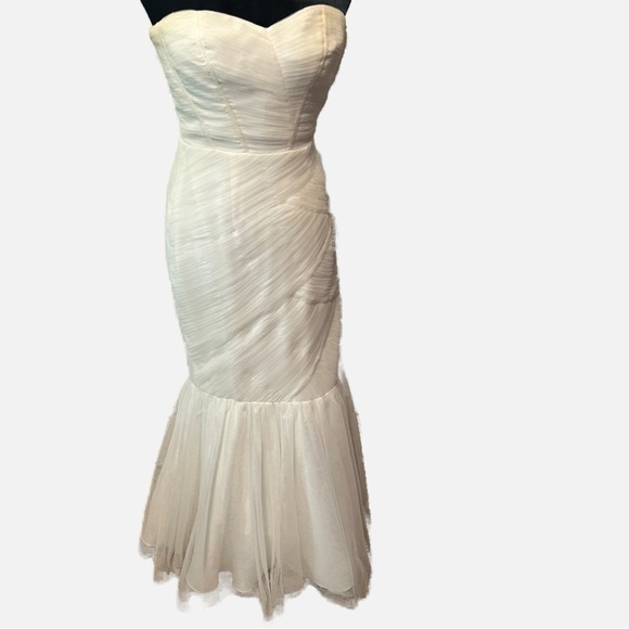 Monique Lhuillier Dresses & Skirts - Monique Lhuillier Bridesmaid Off White Sweetheart Mermaid Gown Size 4 Romantic